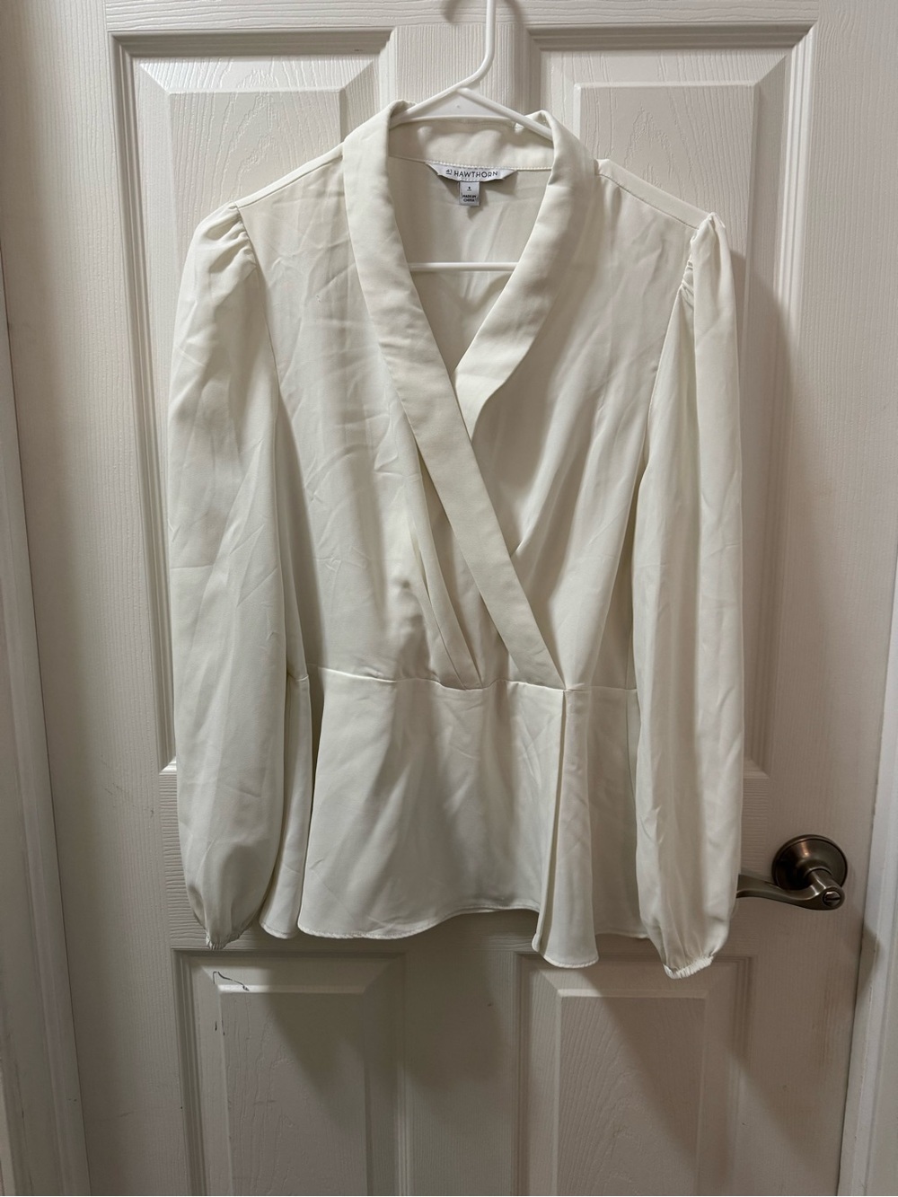 41 Hawthorn ivory wrap peplum blouse women’s size small